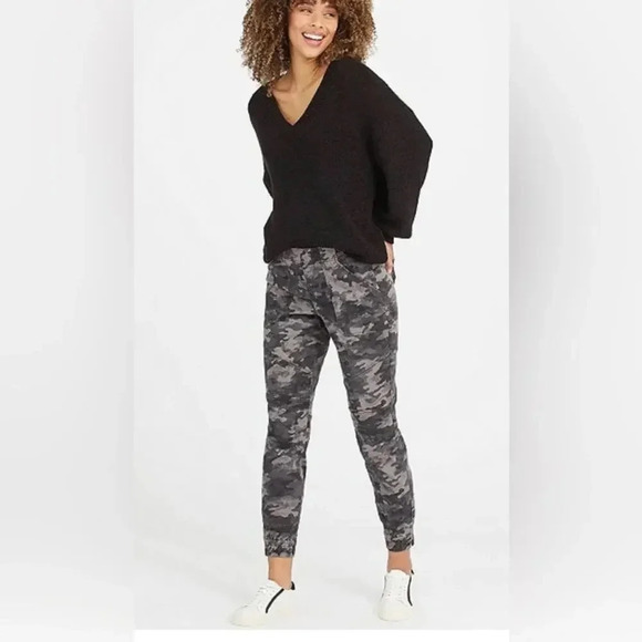 Spanx Stretch Mid Rise Twill Joggers Black Wash Camo Size Extra Small - Picture 3 of 10